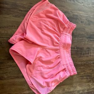 lululemon hotty hot low-rise 2.5 inch lined shorts